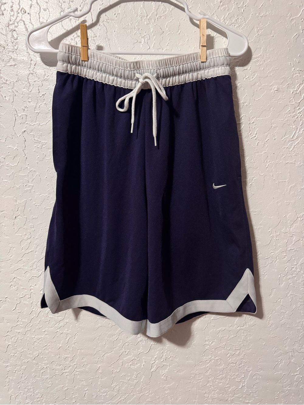Nike Men's Dri-FIT Basketball Shorts
Men’s size small